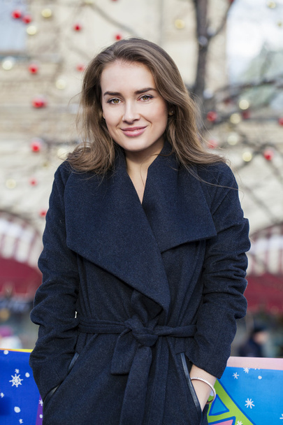 Young beautiful woman in stylish dark gray wool coat - Foto, imagen
