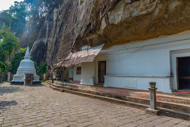 Mulkirigala rock temples at Sri Lanka. - Foto, imagen