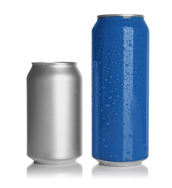 Aluminum cans with drinks on white background - Foto, Imagem