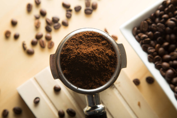 Barista bereitet köstlichen Bio-Kaffee zu.  - Foto, Bild