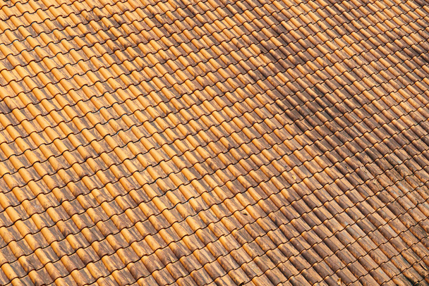 Помаранчевий дах плитки в повній рамці
. - Фото, зображення