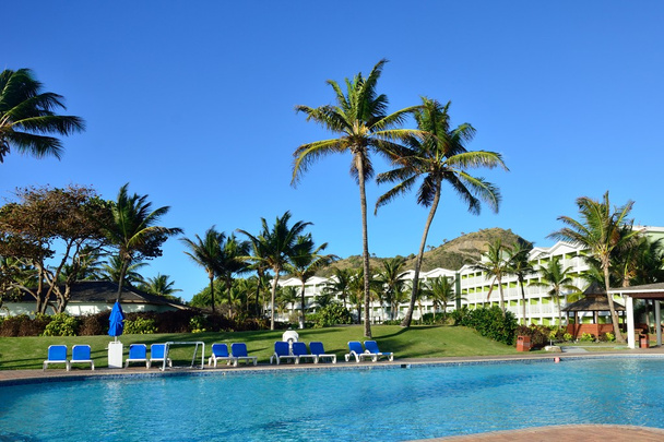 hotel tropical con piscina - Foto, Imagen
