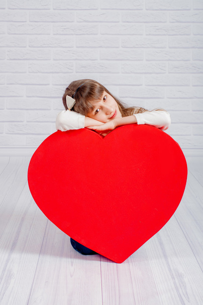 Little girl with a big  heart - Fotó, kép