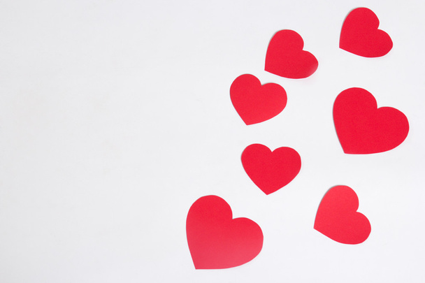 kopya alanı ile beyaz üzerine kırmızı kağıt Kalpler - Fotoğraf, Görsel
