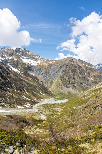 Landscape from the hiking trail to the Refuge de Chabourneou in the Valgaudemar Valley - Foto, immagini