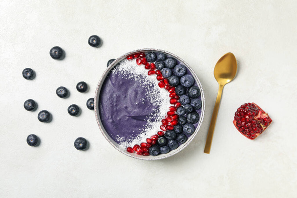 Acai smoothie, концепция вкусного здорового завтрака - Фото, изображение
