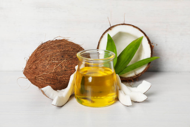 Product for beauty procedures, skin and body care - coconut oil - Foto, Imagem