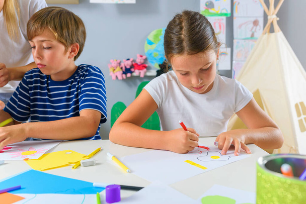 Creative kids. Creative Arts and Crafts Classes in After School Activities. - Φωτογραφία, εικόνα