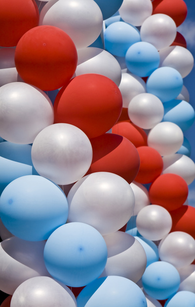witte, rode en blauwe lucht ballonnen - Foto, afbeelding