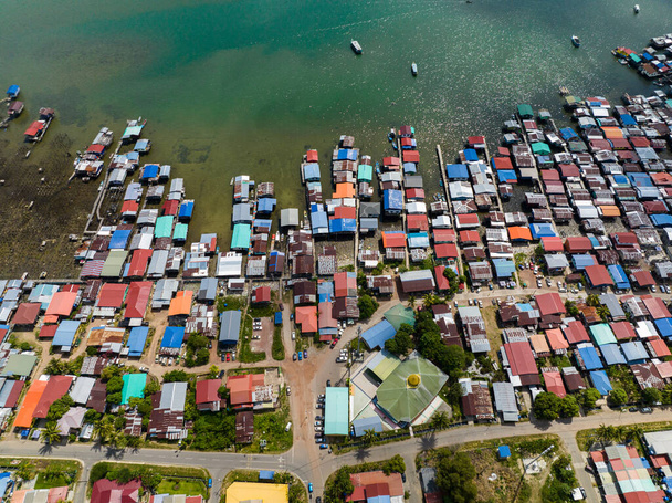 Tradiční rybářské vodní domy v Kudat, Sabah, Borneo. - Fotografie, Obrázek