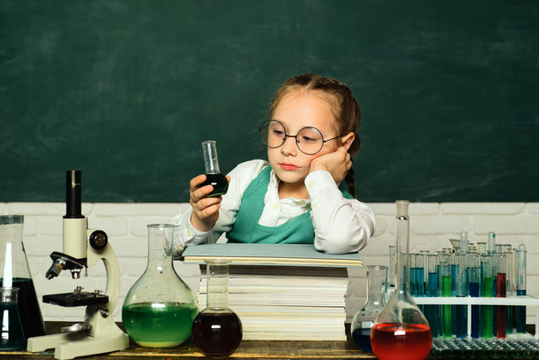My chemistry experiment. Little kids scientist earning chemistry in school lab. Little children at school lesson. School concept - Фото, изображение