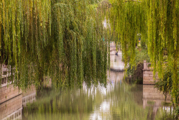 Water canal in Suzhou, Jiangsu province, China - Foto, imagen