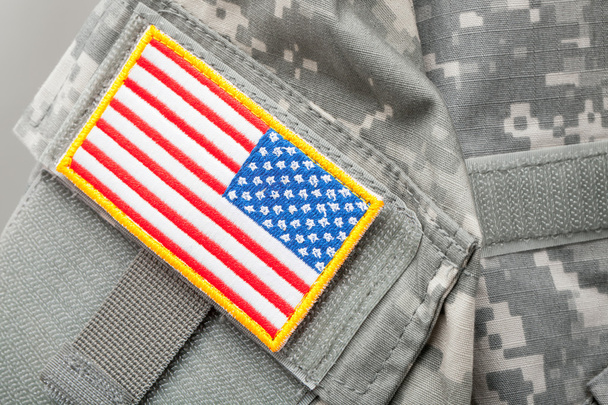 US flag shoulder patch on solder's uniform - studio shot - Foto, Imagen
