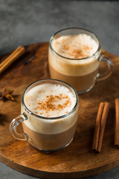 Warm Dirty Chai Latte with Milk and Spices - Zdjęcie, obraz