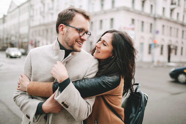 Young couple hugging on the city street in winter - Foto, Imagen