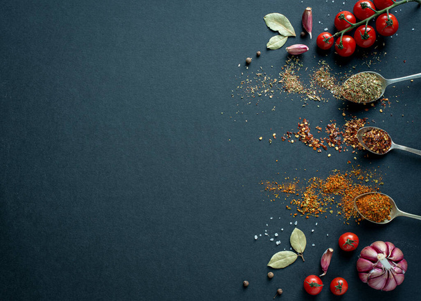 Blank photography of herbs, seasonings, spice, garlic, tomatoes, bay leaf, pepper, chili, place, space, text, blank, banner, background - Photo, image