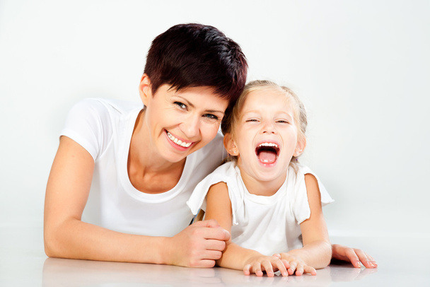 Äiti ja tytär nauravat - Valokuva, kuva