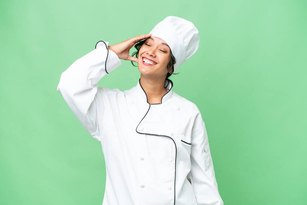 Jonge chef-kok Argentijnse vrouw over geïsoleerde achtergrond heeft iets gerealiseerd en van plan de oplossing - Foto, afbeelding