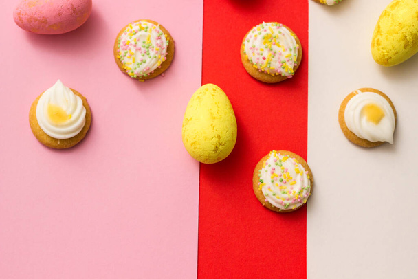 Velikonoční cookies na barevném pozadí - Fotografie, Obrázek