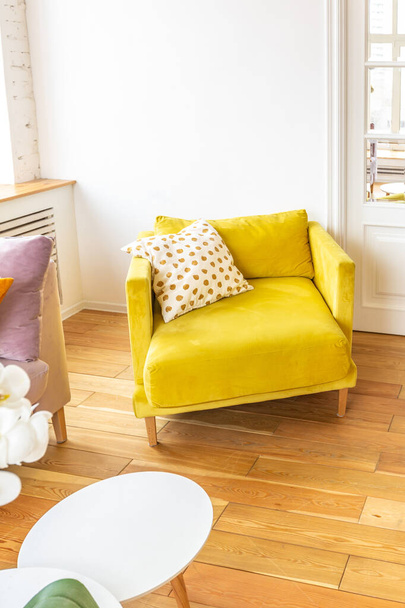 Scandinavian style apartment interior. bright yellow warm colors. wooden flooring. sunlight in large windows. - Fotoğraf, Görsel
