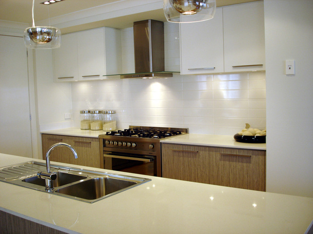 Modern kitchen brown and white - Foto, afbeelding