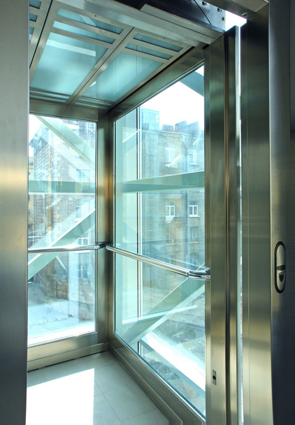 cabine de elevador de passageiros
 - Foto, Imagem