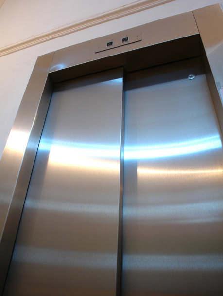 cabina del ascensor de pasajeros
 - Foto, imagen