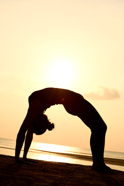 Femme de yoga professionnel
 - Photo, image