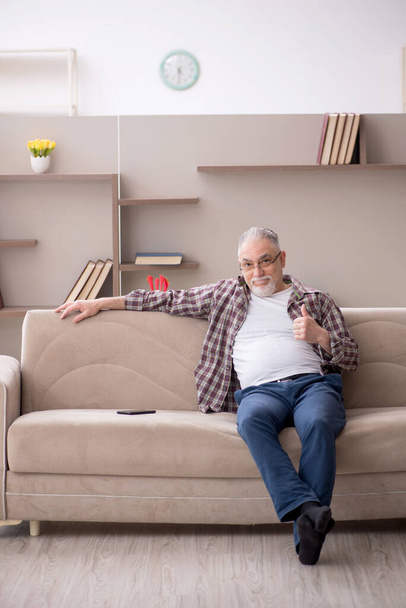 Old man sitting at home during pandemic - Foto, Imagem