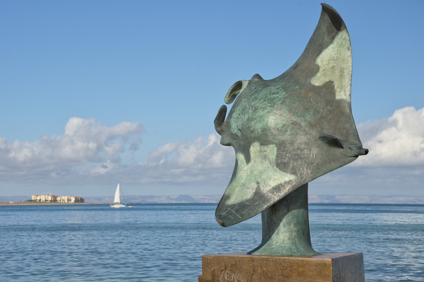 Estatua de cobre Manta en mallejón la Paz Baja California Sur
 - Foto, Imagen