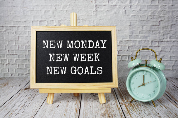 New Monday New Week New Goals text message motivational and inspiration quote - Foto, Bild