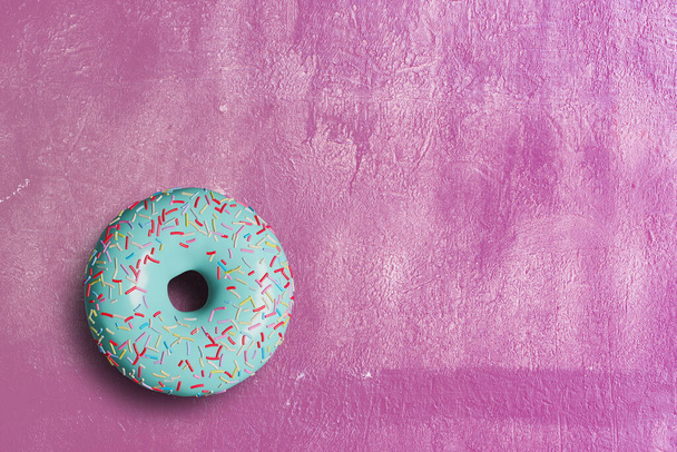 3D pink donut isolate on white BG - 写真・画像