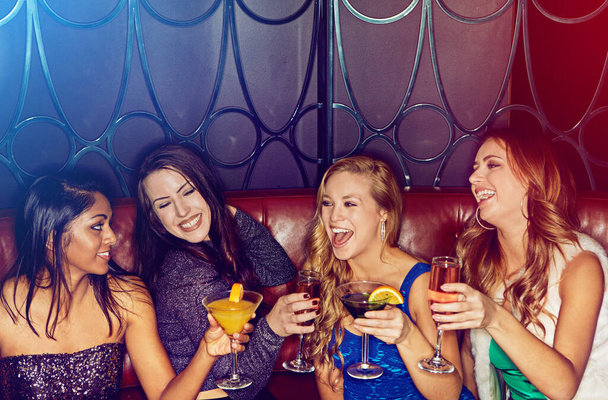 Ladies night is in full swing. a group of friends having drinks at a nightclub - Foto, immagini
