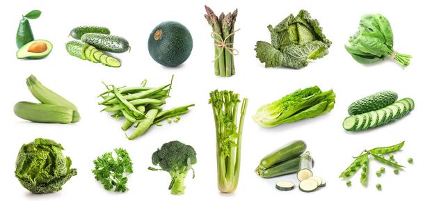 Conjunto de verduras verdes frescas sobre fondo blanco
 - Foto, Imagen