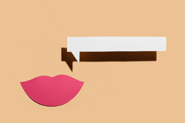 Paper lips with speech bubble on beige background. Dialogue concept - Φωτογραφία, εικόνα