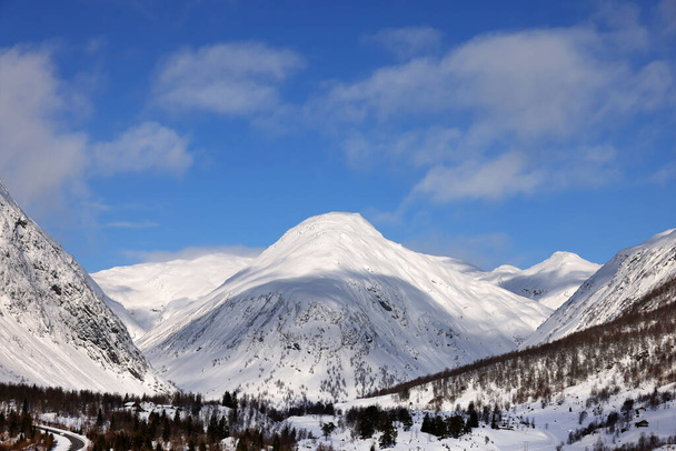 Paysage hivernal alpin sur la route Hemsedal en Norvège, Europe - Photo, image