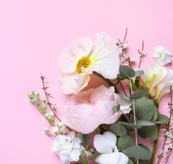 Different beautiful flowers on pink background, flat lay - Foto, afbeelding