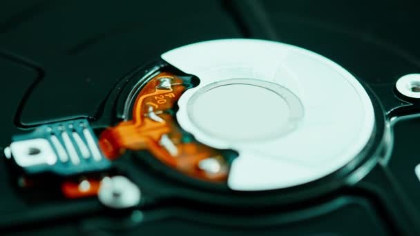Conceito de reparação de computadores Close-up laptop motherboard unidade de disco de manutenção - Filmagem, Vídeo