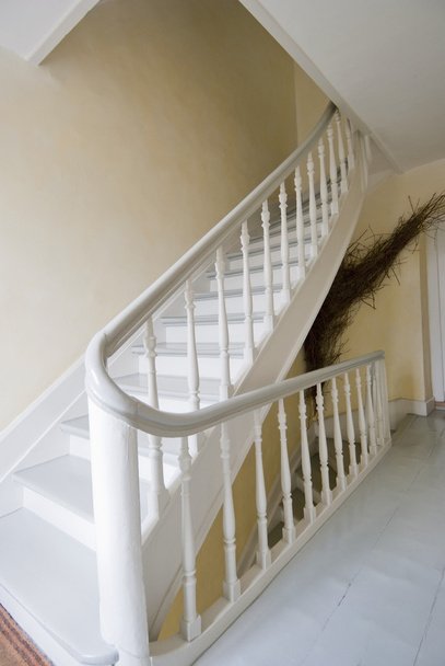 Escalera con barandilla curvada
 - Foto, imagen