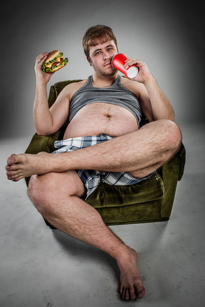 Fat man eating hamburger - Valokuva, kuva