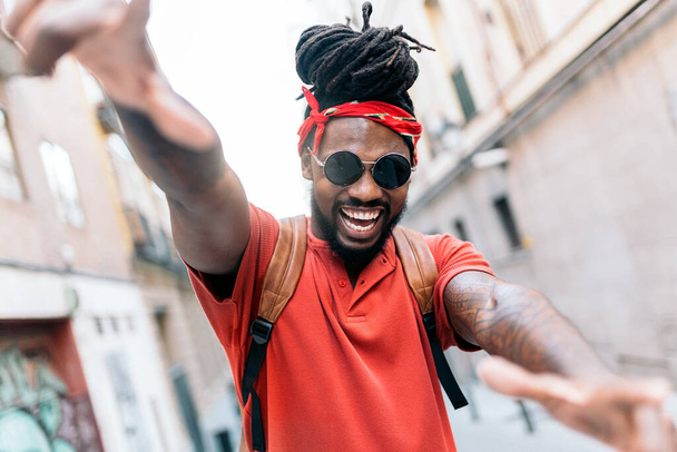 Stock photo of cheerful african american boy with dreadlocks and a bandana smiling to the camera. - Foto, Imagem