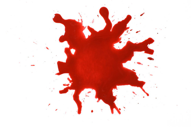 Σταγόνες αίματος, πιτσιλιές ή λακκούβες που απομονώνονται σε λευκό - Φωτογραφία, εικόνα