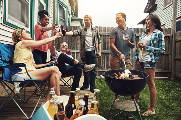 Awesome barbecue, guys. a group of friends having a barbecue in the yard - Foto, Imagem