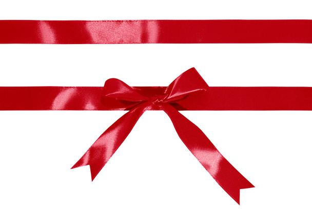 白い背景に赤いリボンと弓を隔離したギフトラッピングデザイン - 写真・画像