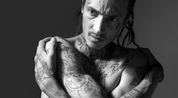 Handsome tattooed man. Man tattoo fashion. Brutality - Foto, afbeelding