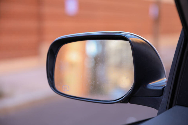 Car mirror in a stock photo symbolizes reflection, perspective, and awareness. It represents the importance of looking back, being mindful of surroundings, and gaining insights from past experiences  - Fotografie, Obrázek