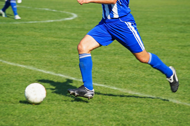 Jogar futebol
 - Foto, Imagem