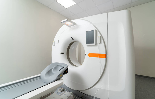 Medical diagnostic hospital equipment. Magnetic resonance imaging machine. - Zdjęcie, obraz