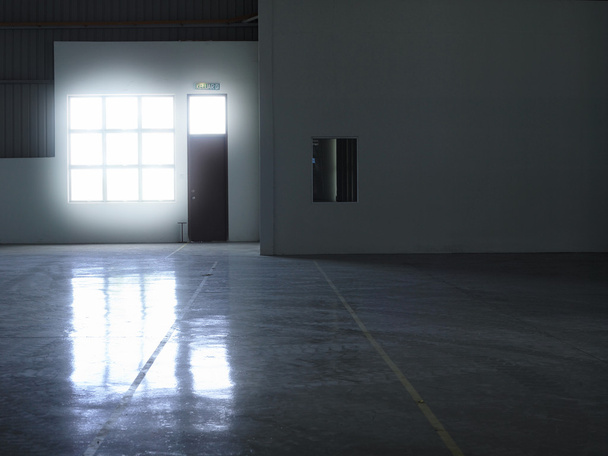Espacio vacío en una fábrica
 - Foto, Imagen