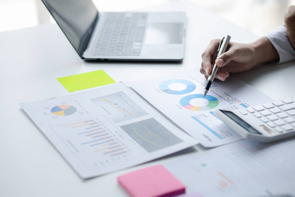 A female financier is reviewing company financial documents, monthly financial statement summary from the finance department. The concept of managing the company's finances for accuracy and growth. - Foto, Imagem